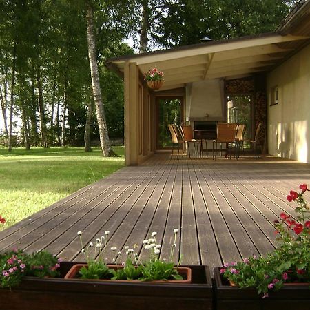 Mere Holiday House Salme Exterior photo