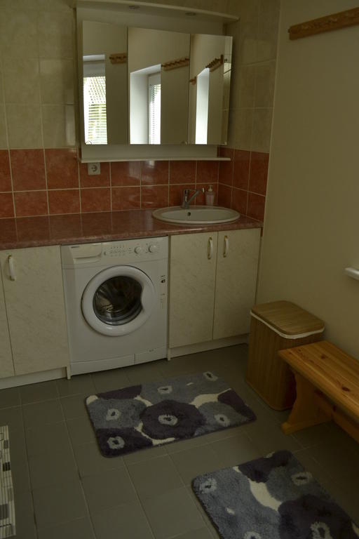 Mere Holiday House Salme Room photo